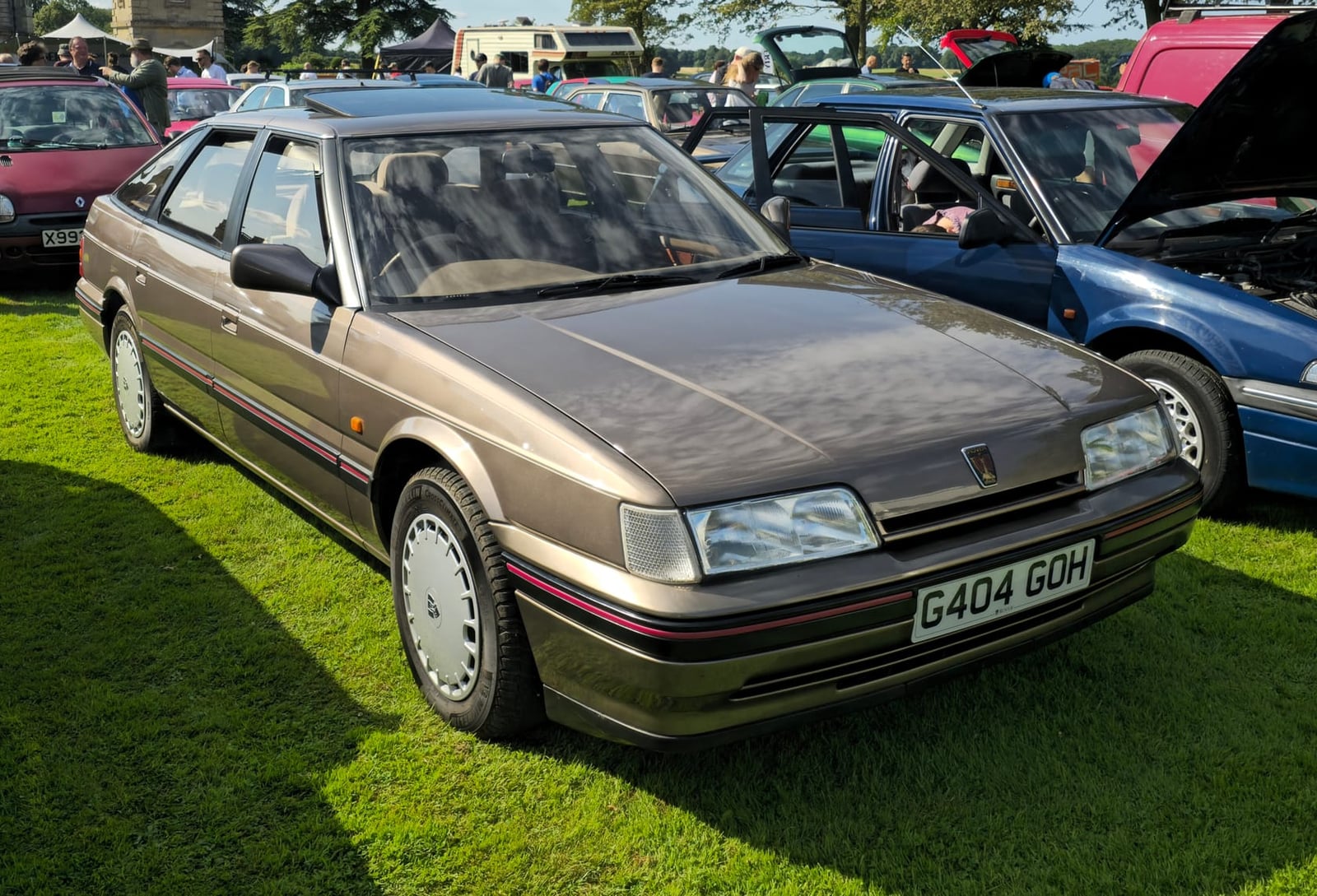 A champagne 1989 Rover 827 Si automatic fastback with a UK registration on a show field